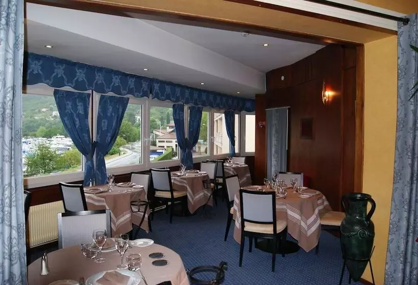 ホテル Hôtel Le Bellevue