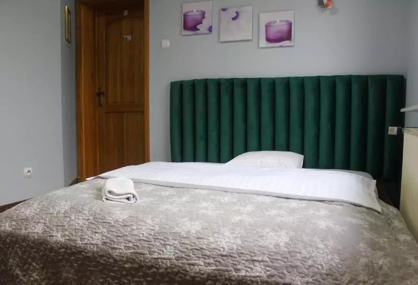 هتل Pokoje Gościnne Truskawkowa 1a