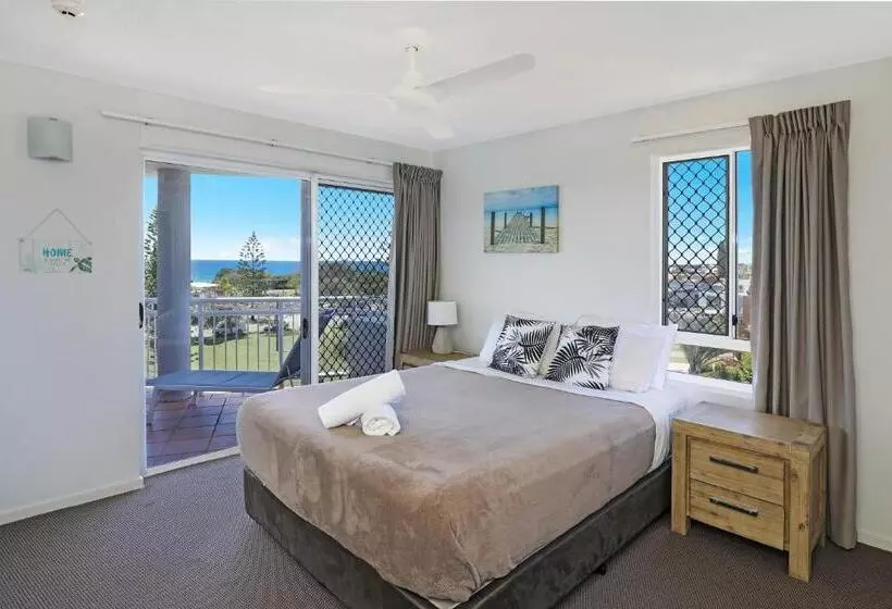 Отель Beachside Resort Kawana Waters