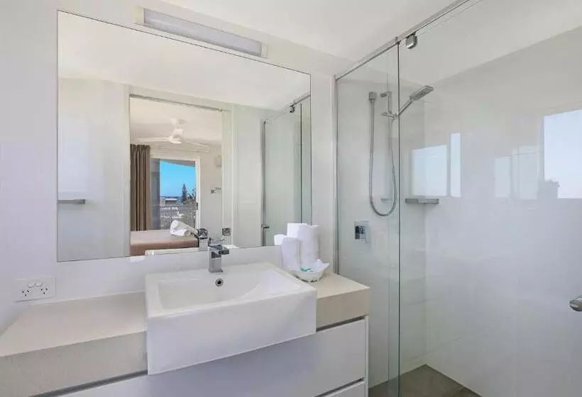 Отель Beachside Resort Kawana Waters