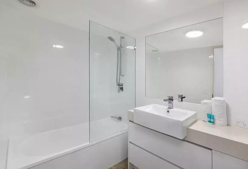 Отель Beachside Resort Kawana Waters