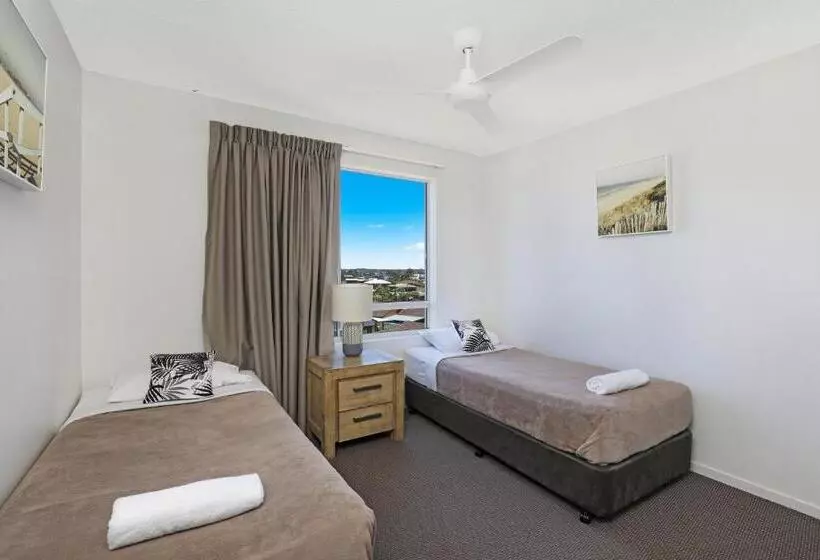 Отель Beachside Resort Kawana Waters