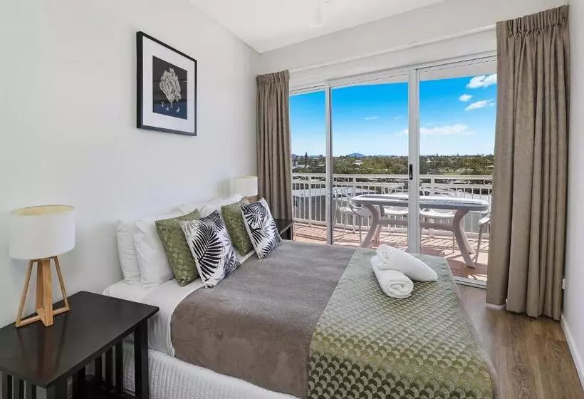 Отель Beachside Resort Kawana Waters