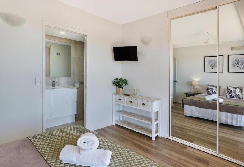 Hotel Beachside Resort Kawana Waters