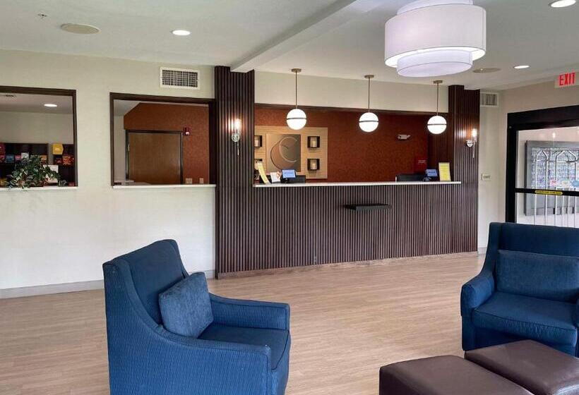 Отель Comfort Suites Near Seaworld