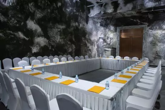 هتل The Emperor Tiananmen Beijing