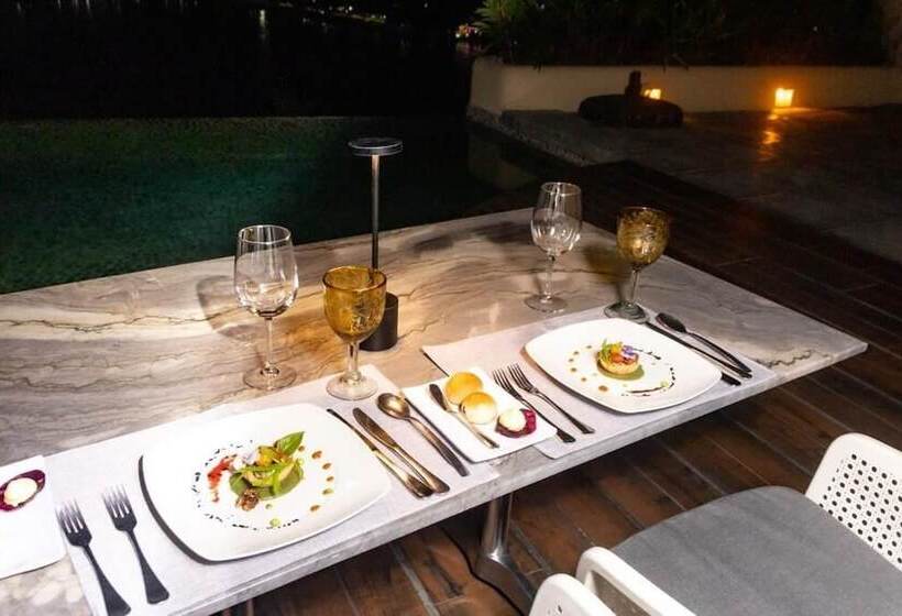 Tentaciones Hotel & Lounge Pool Adults Only