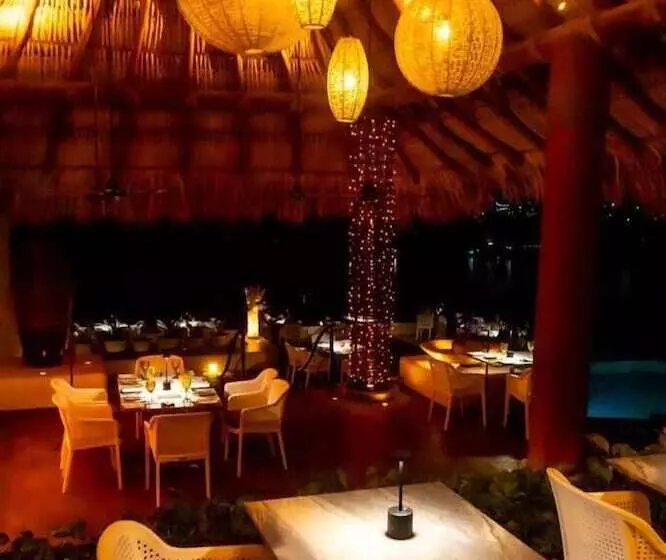 Tentaciones Hotel & Lounge Pool   Adults Only