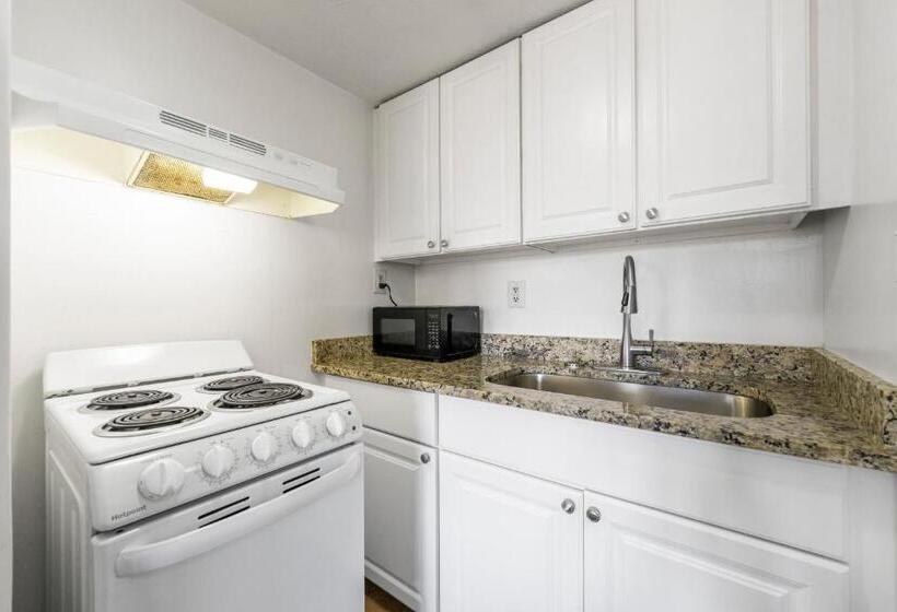 هتل Budgetel Inn And Suites