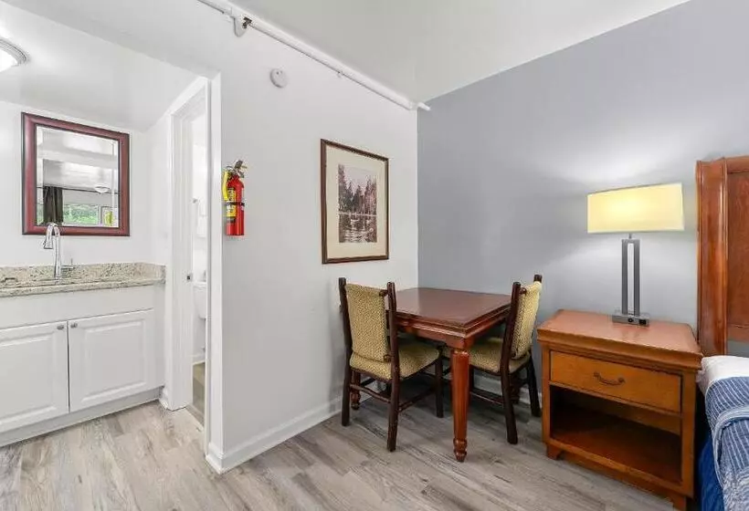 هتل Budgetel Inn And Suites