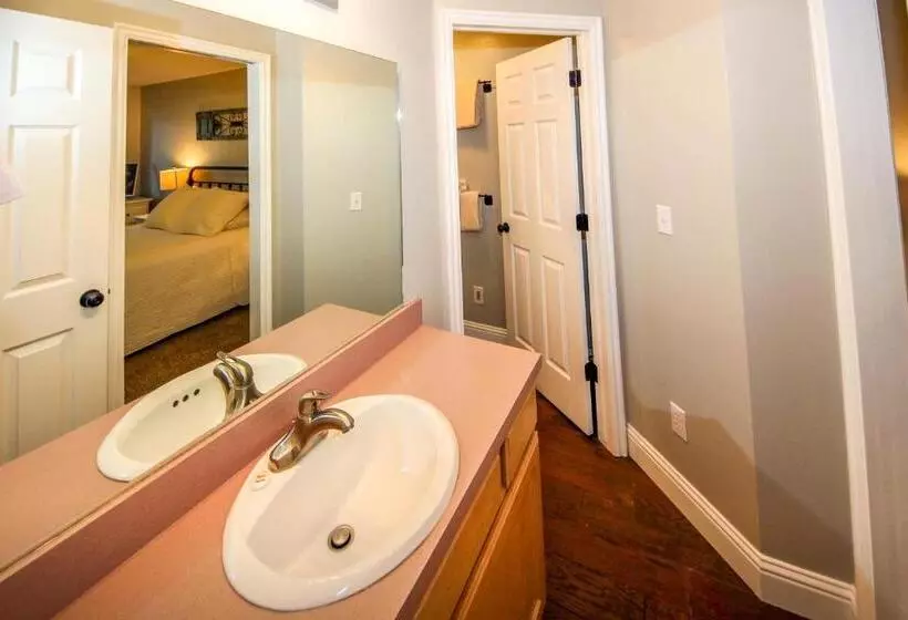 ホテル Harbor Village Pool Building Condo 107
