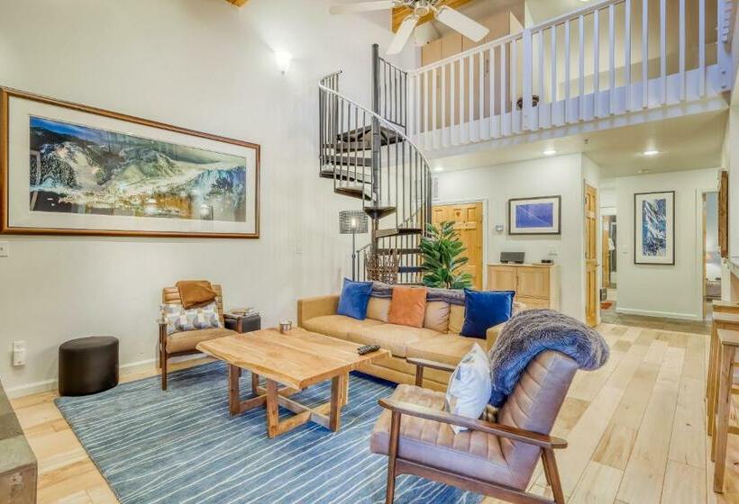 هتل Squaw Valley Ski Flat