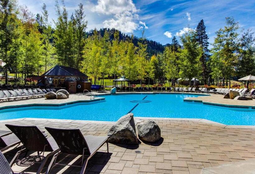 هتل Squaw Valley Ski Flat