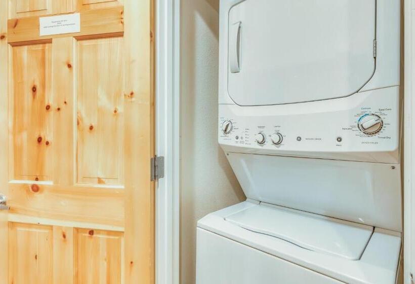 هتل Squaw Valley Ski Flat