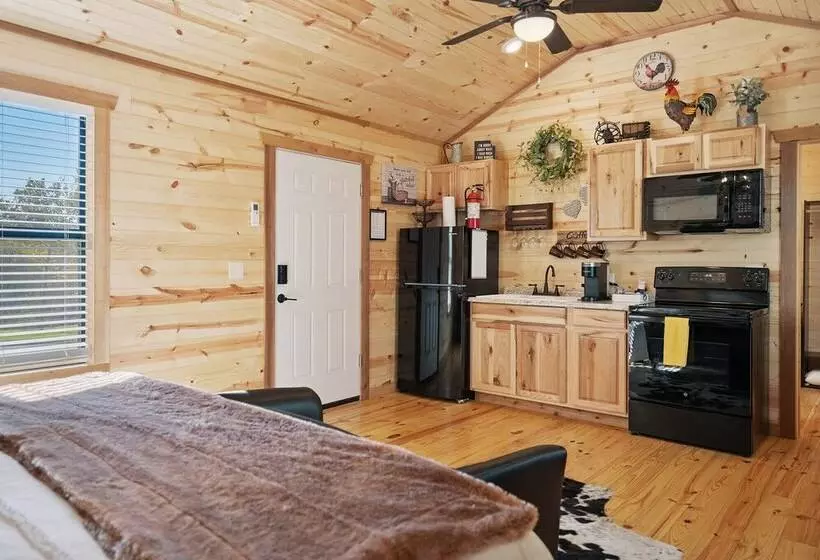 پانسیون Fancy Cabin Right On Main St!