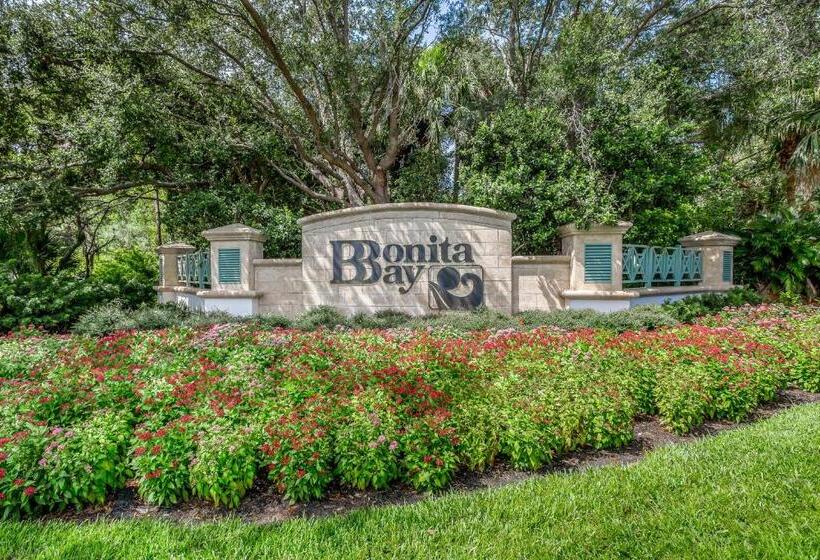 Отель Bonita Bay Escape