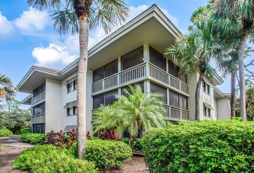 Отель Bonita Bay Escape