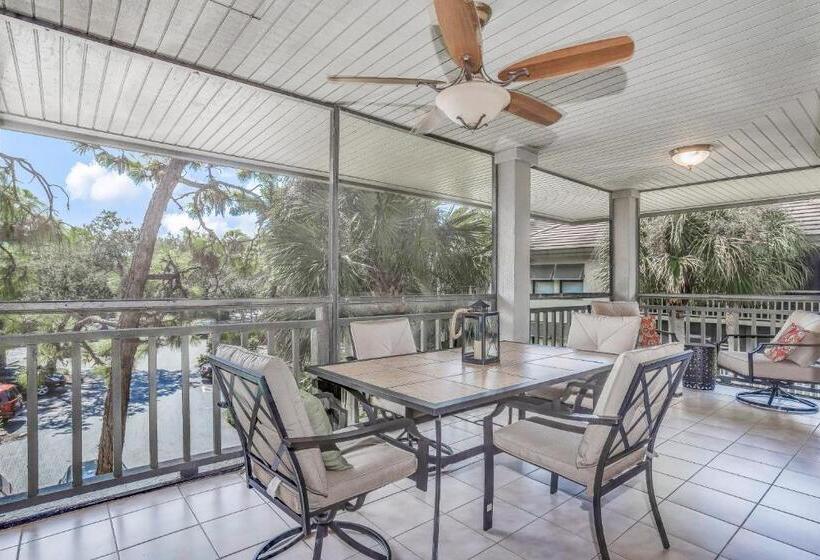 Отель Bonita Bay Escape