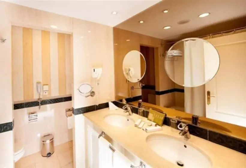 Apartamentos Guadalpin Boutique