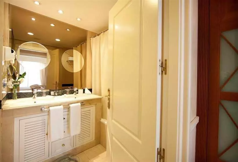 Apartamentos Guadalpin Boutique