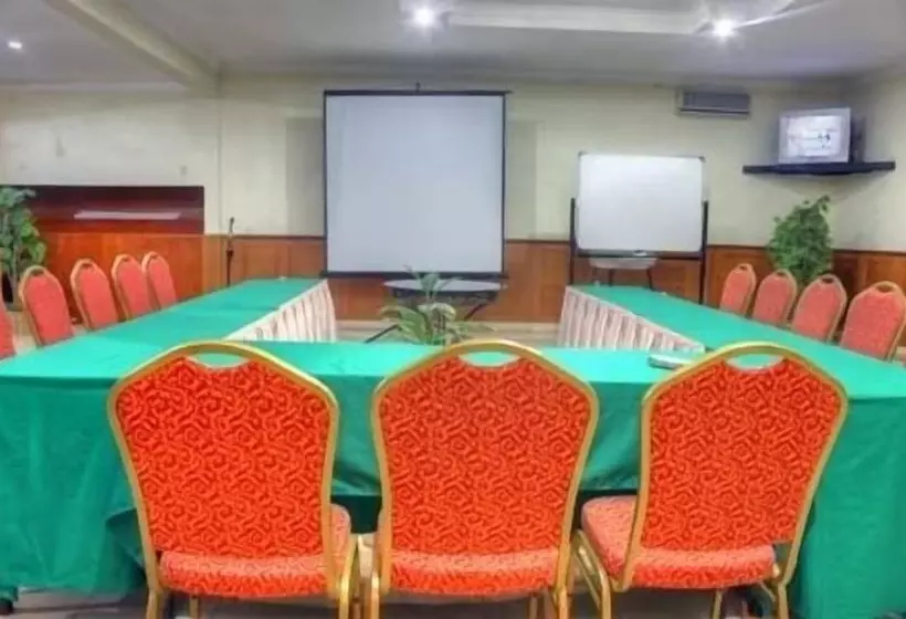 Cihampelas Hotel 2 Mitra Reddoorz