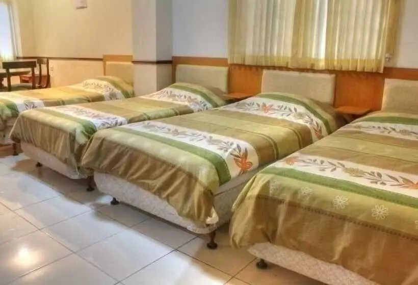 Cihampelas Hotel 2 Mitra Reddoorz