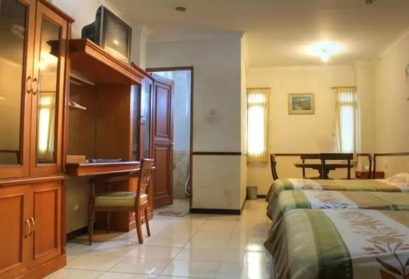 Cihampelas Hotel 2 Mitra Reddoorz