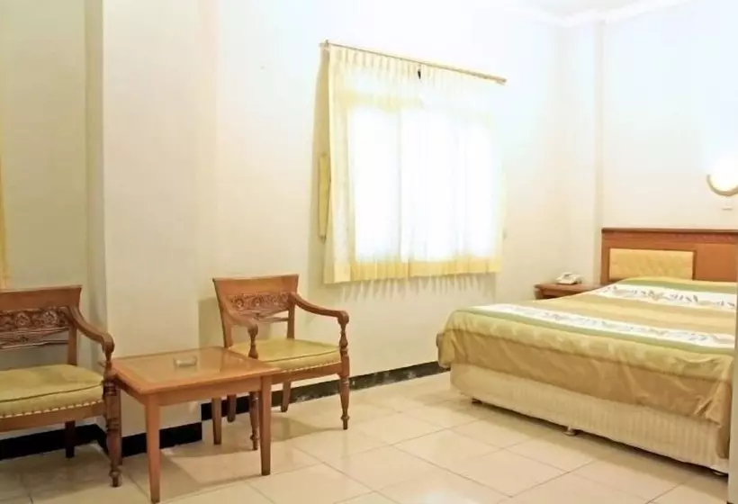 Cihampelas Hotel 2 Mitra Reddoorz