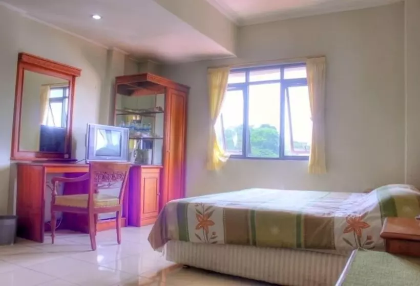 Cihampelas Hotel 2 Mitra Reddoorz