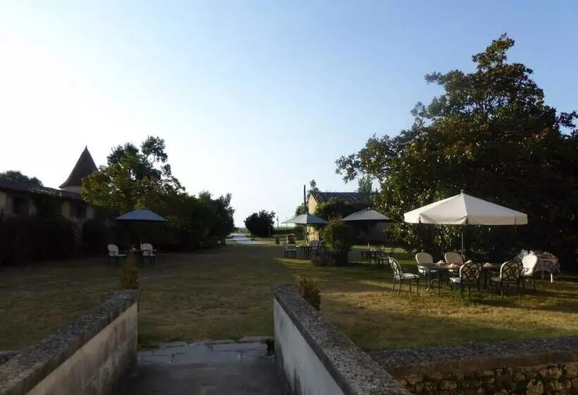 Hotelli Château Des Salles