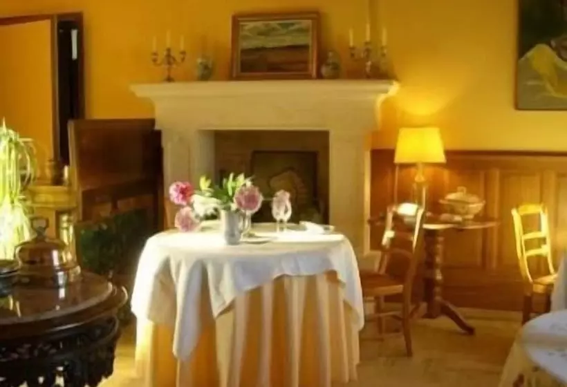 Hotelli Château Des Salles