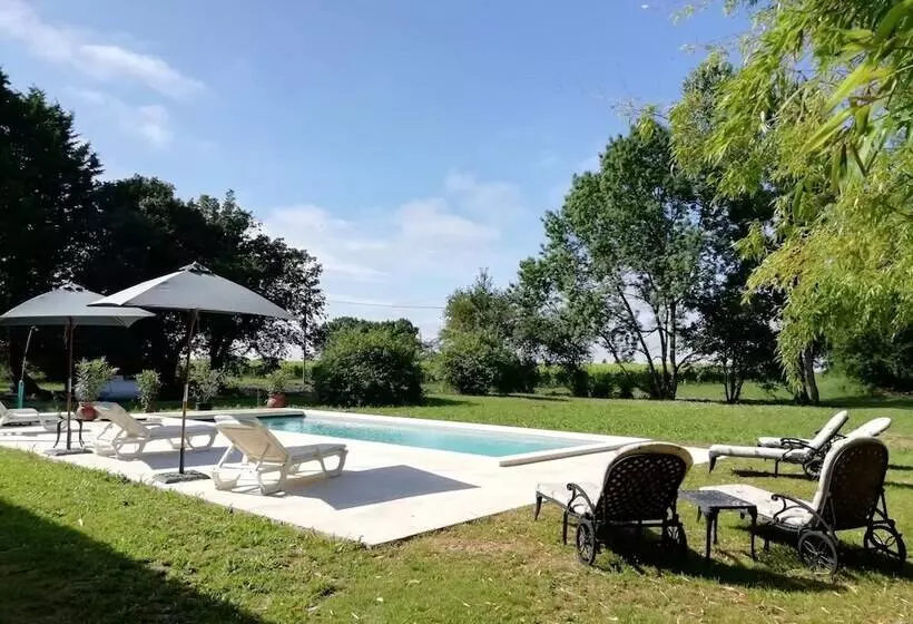 Hotelli Château Des Salles