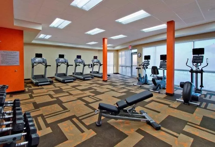 Отель Courtyard By Marriott Victoria