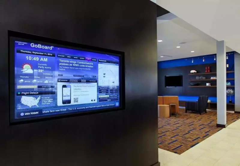 Отель Courtyard By Marriott Victoria