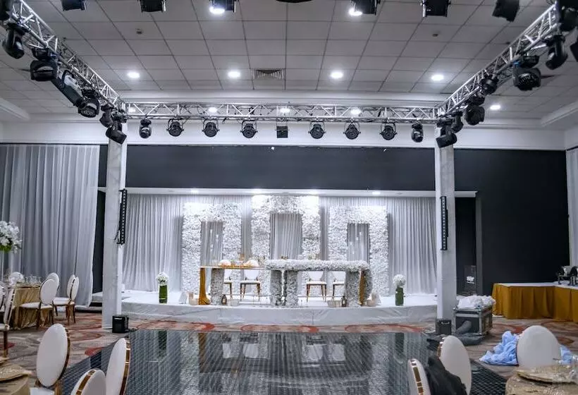 هتل Grand Lancaster Brazzaville