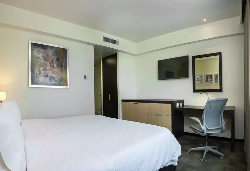 هتل Hampton Inn By Hilton Silao Aeropuerto Bajio