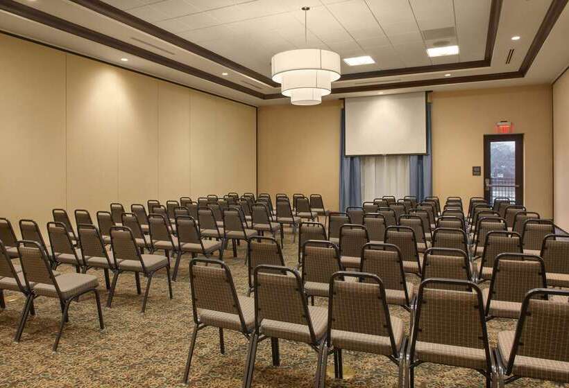 هتل Hilton Garden Inn Akron