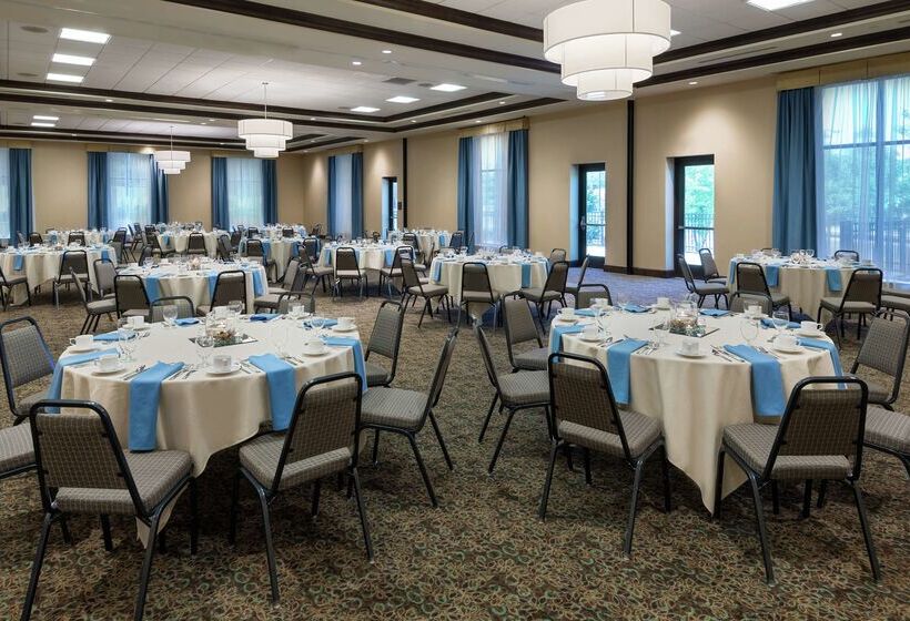 هتل Hilton Garden Inn Akron