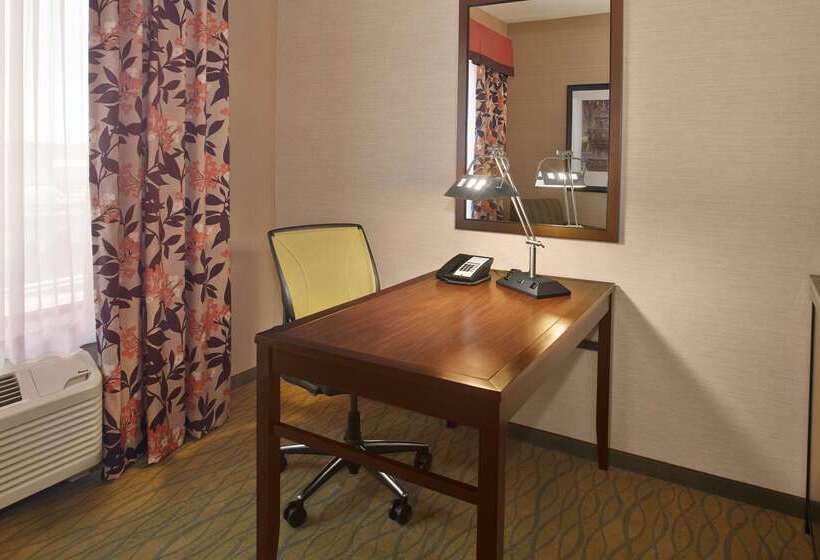 هتل Hilton Garden Inn Akron