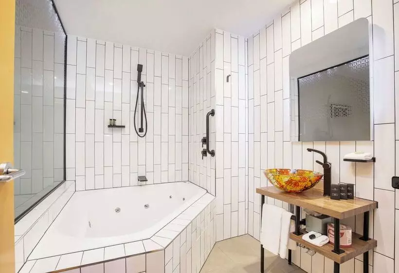 Отель The Constance