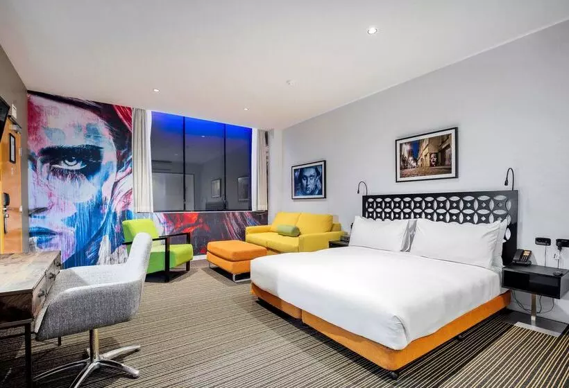 Отель The Constance