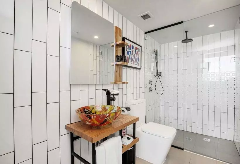 Отель The Constance