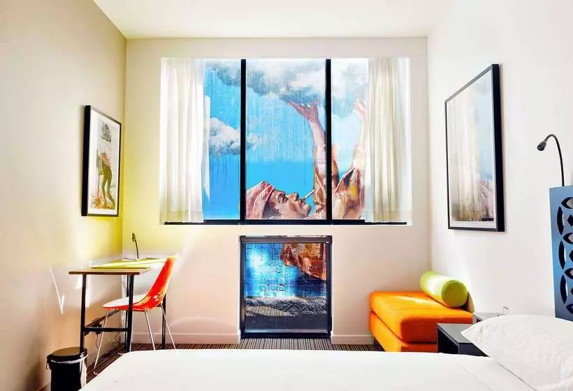 Отель The Constance