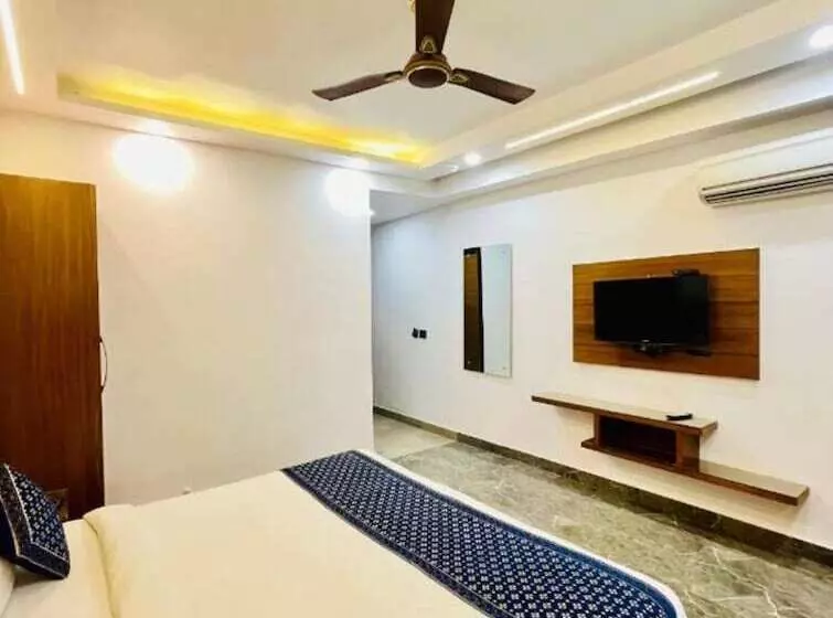 هتل The Natraj Yes Please New Delhi