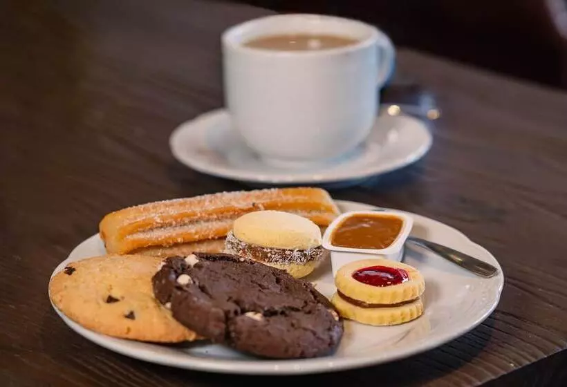 Shoshana Hotel Boutique