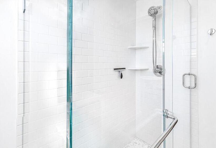 هتل West End Nest