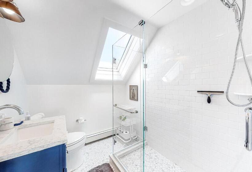 هتل West End Nest