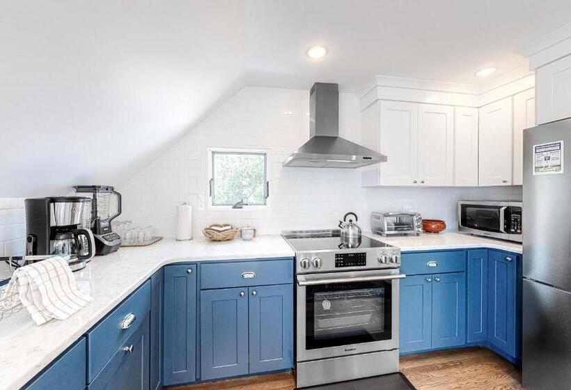 هتل West End Nest