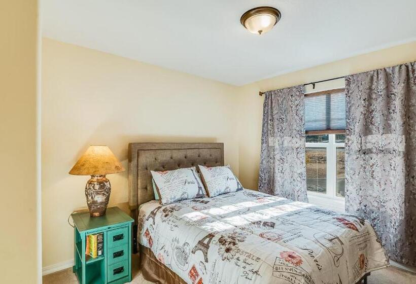 Отель Little Pine Cottage