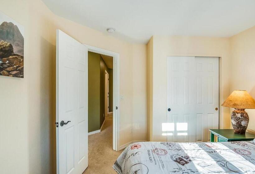 Отель Little Pine Cottage